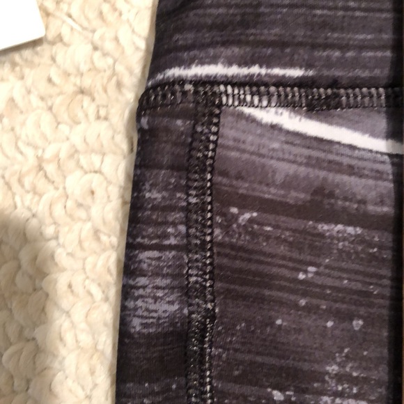 NWT Old Navy Active L Leggings Capri - Picture 9 of 16
